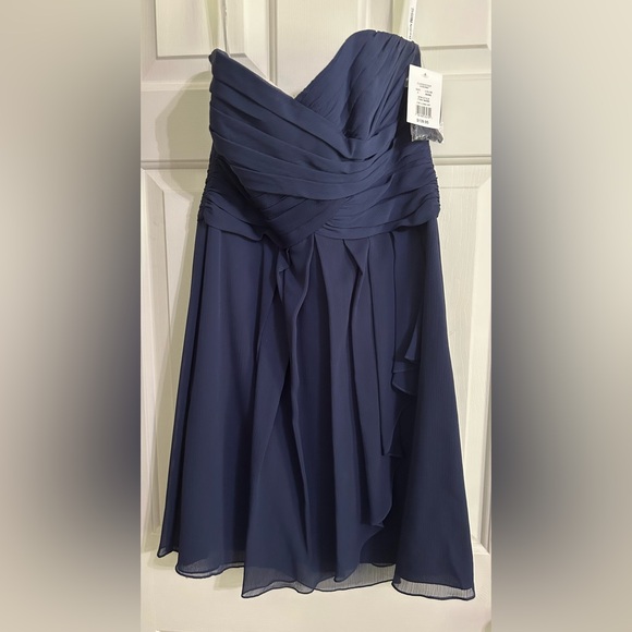 Bridesmaid/Homecoming Dress - Picture 1 of 3